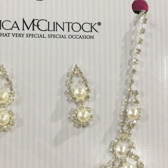 Jessica McClintock adjustable 18” Faux Pearl Necklace w/ matching post earrings. - Picture 3 of 3